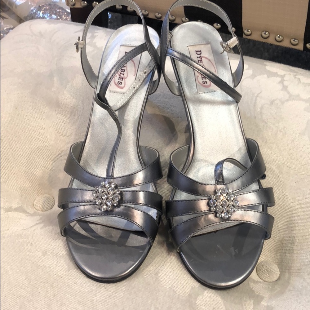 Wide width heels